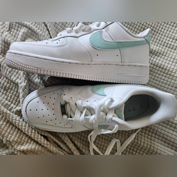 Nike Air Force Ones - Picture 5 of 6